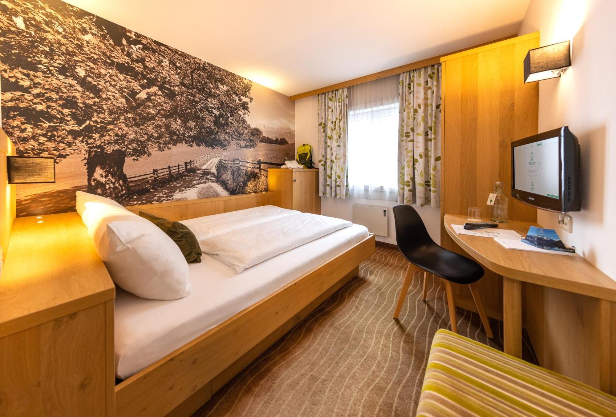 Hotel Gruener Baum Zell am See Luaran gambar